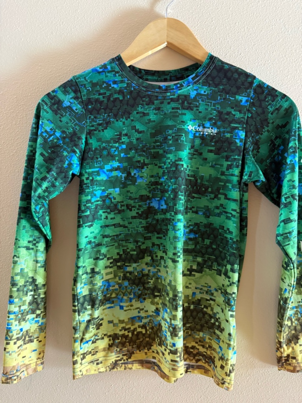 Youth M Columbia Green and Blue Digital Camo Performance Top